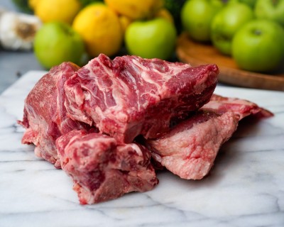 Свинина на кости охлаждённая 1 кг - купить в Байраме
