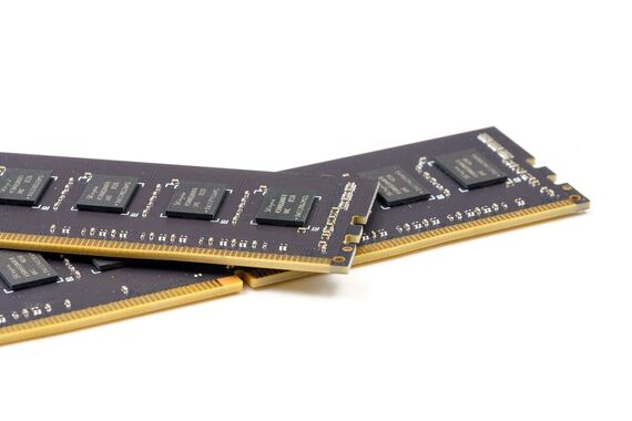 Какая оперативная память лучше ADATA или Kingston